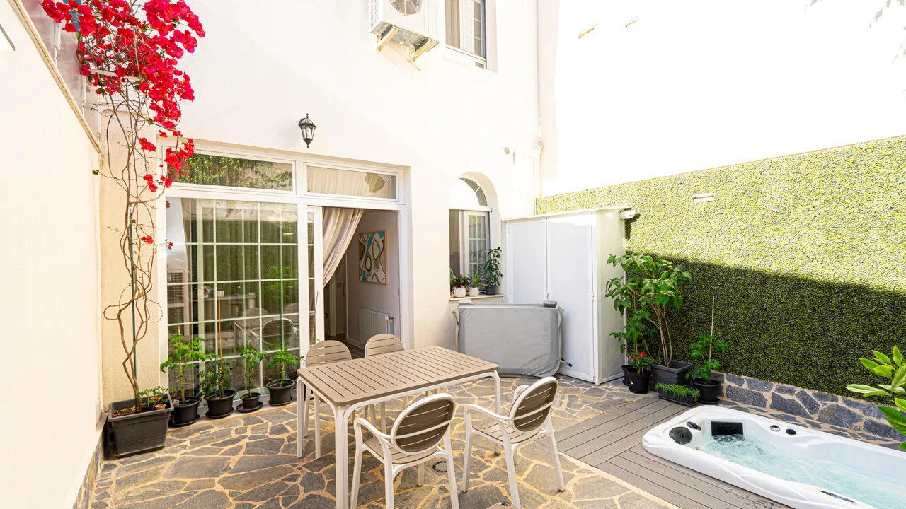 Casa Independiente en Venta en En Corts, Valencia
