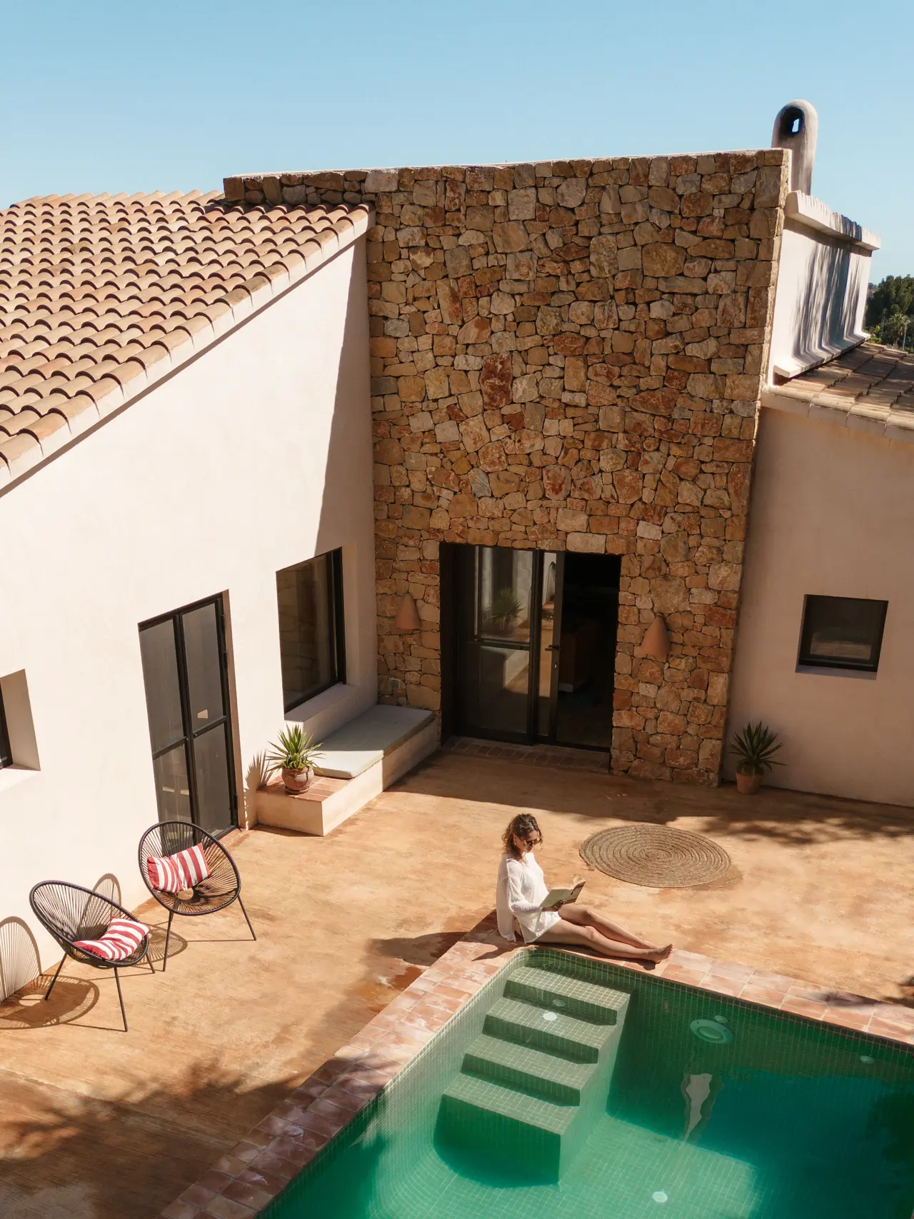 Chalet de 110m² (construidos) con parcela de 941m² y piscina y jardín en Denia — foto 3
