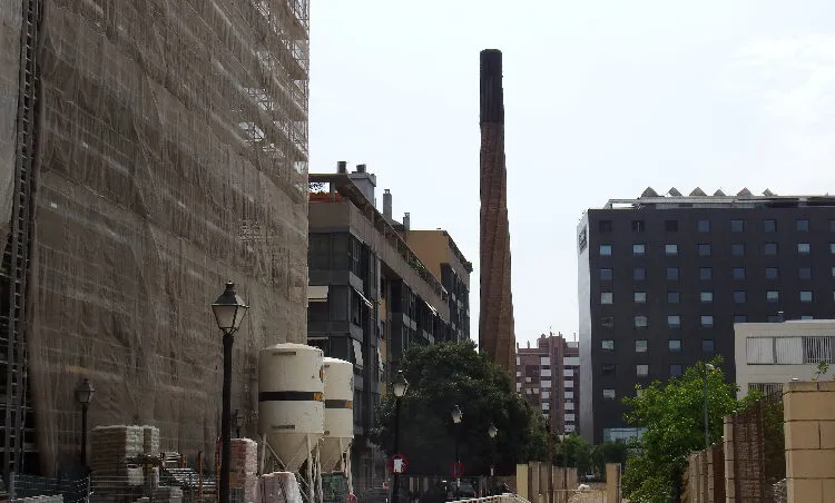 Chimenea fabrica papel layana penya roja