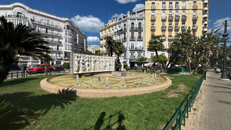 Gran via fuente del maestro serrano