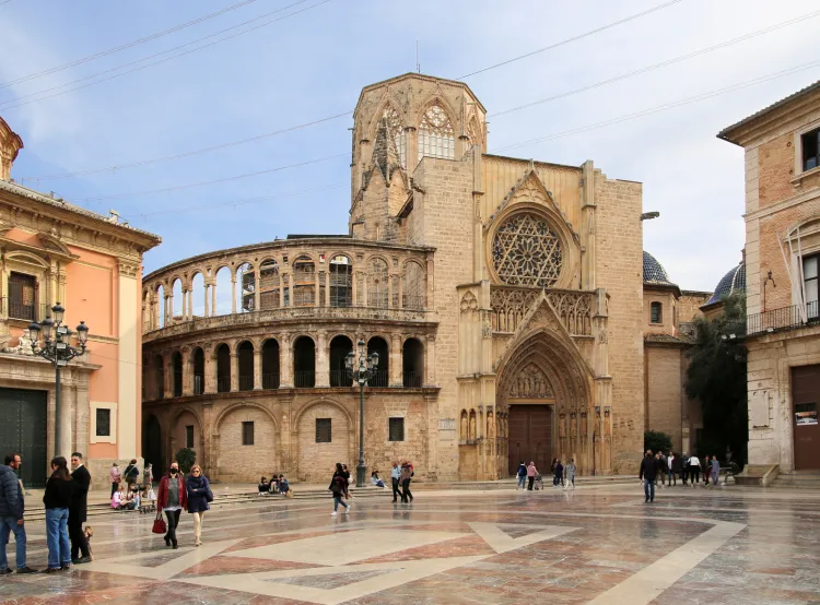 La seu puerta apostoles catedral