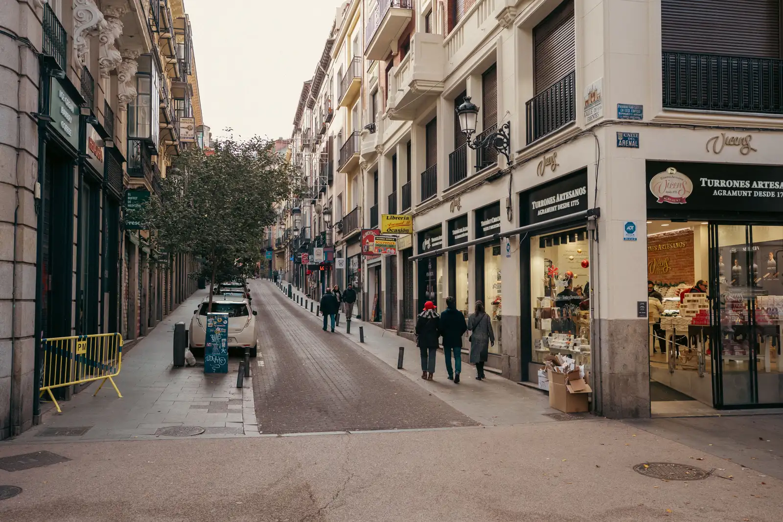 Calle del barrio de Ruzafa con arquitectura residencial mediterránea