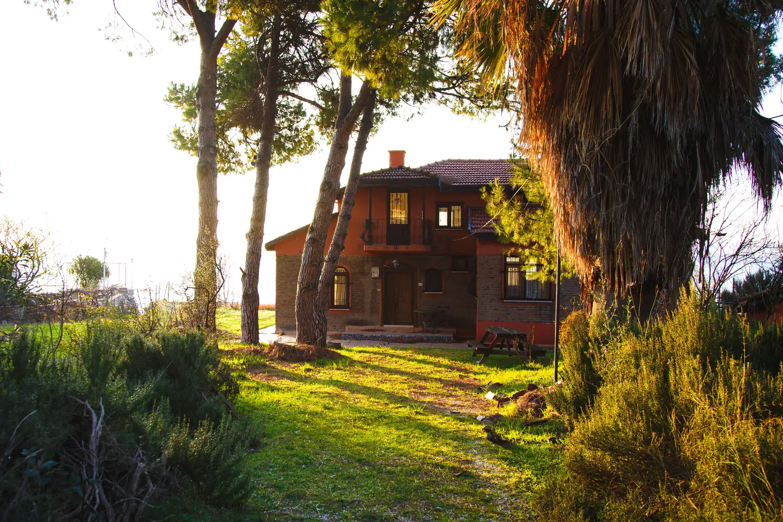 Casa con jardín y pinada en una de las zonas con casa y jardín cerca de Valencia